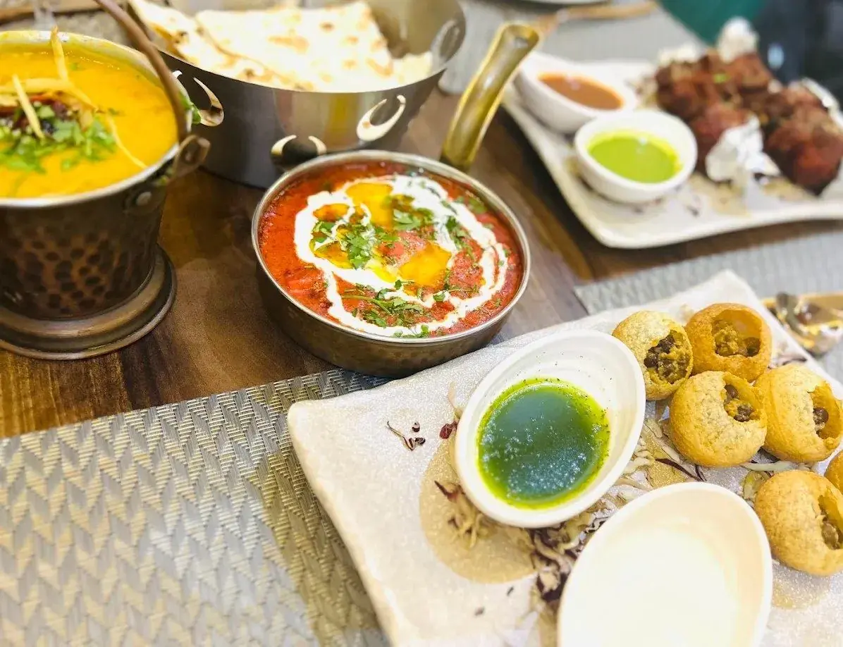 Sélection d'entrées et de plats indiens
